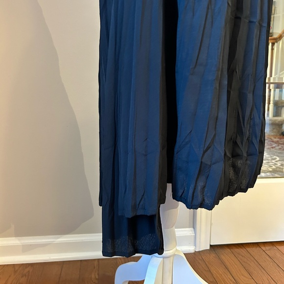 Babette SF longer in back shorter in front crinkle skirt - Picture 3 of 6